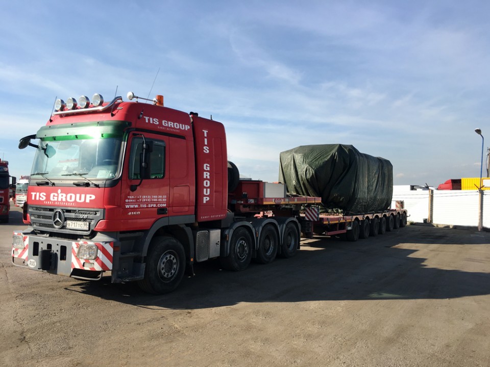 在梁赞地区重型装备运输